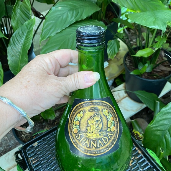 VTG SPANADA Rare Green Half Gallon Empty Wine Bottle With Cover & Label - Picture 6 of 7